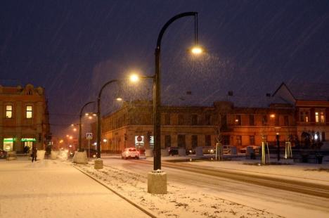 Oradea sub zăpadă: Vezi cum arată Piaţa Unirii 'îmbrăcată' în alb! (FOTO)