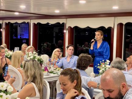 Andreea Esca și-a dus 70 de prieteni în Istanbul. Știrista împlinește 50 de ani (FOTO)