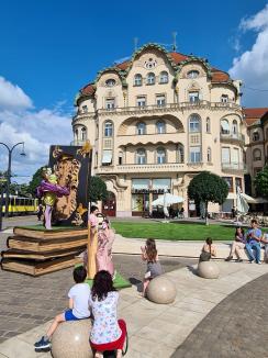 Zâne în armonie şi o Mare Doamnă animă centrul Oradiei. Zilele Art Nouveau, sărbătorite cu fantezie (FOTO/VIDEO)