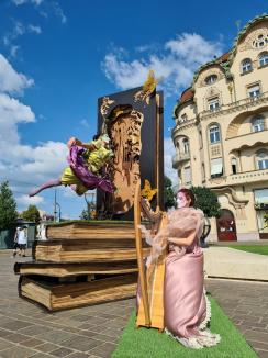 Zâne în armonie şi o Mare Doamnă animă centrul Oradiei. Zilele Art Nouveau, sărbătorite cu fantezie (FOTO/VIDEO)