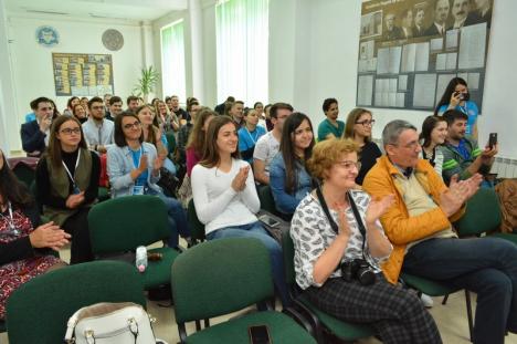 Zilele Carierei la Universitatea din Oradea: Studenţii au aflat de ce sunt meseriaşi primarul Bolojan, rectorul Bungău şi actorul Richard Balint (FOTO)