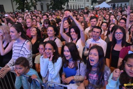 „Să facem sex!”: Ada Milea a fost alungată de ploaie, iar Vama şi-a început concertul de la Oradea cu... sex! (FOTO / VIDEO)