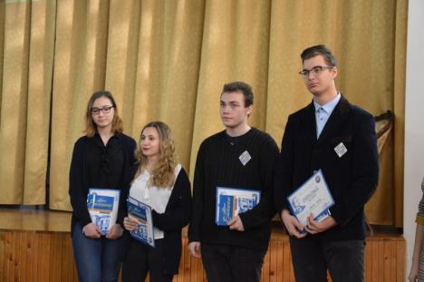 Zilele Colegiului Mihai Eminescu: Fost elev al şcolii, şeful Academiei Naţionale de Informaţii, Adrian Ivan, le-a povestit liceenilor despre meseria de 'James Bond' (FOTO)