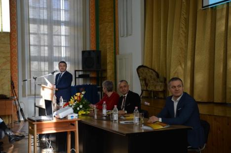 Zilele Colegiului Mihai Eminescu: Fost elev al şcolii, şeful Academiei Naţionale de Informaţii, Adrian Ivan, le-a povestit liceenilor despre meseria de 'James Bond' (FOTO)