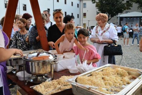 Sărbătoarea slovacilor în Cetatea Oradea: Locuitorii din Valea Cerului sunt cei mai buni la gătit găluşte, iar cei din Suplac la plăcinte (FOTO / VIDEO)