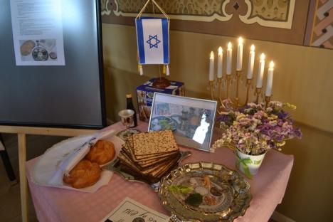 Au debutat Zilele Culturii Iudaice cu prezentarea tradiţiilor de Hanuka, Shabbat, Purim şi Pesach (FOTO)