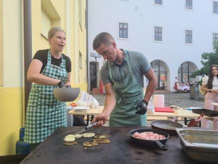 Zilele Culturii Slovace la Oradea: Slovaci din trei judeţe se întrec în gătit găluşte şi plăcinte cu cartofi (FOTO/VIDEO)