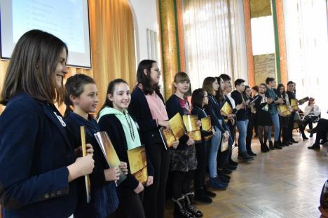 Colegiul Mihai Eminescu, în sărbătoare: Elevii merituoşi au fost premiaţi (FOTO)