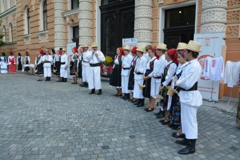 PSD-istele din Bihor au sărbătorit Ziua Iei, cu plăcinte de Beiuş şi dansuri populare (FOTO/VIDEO)