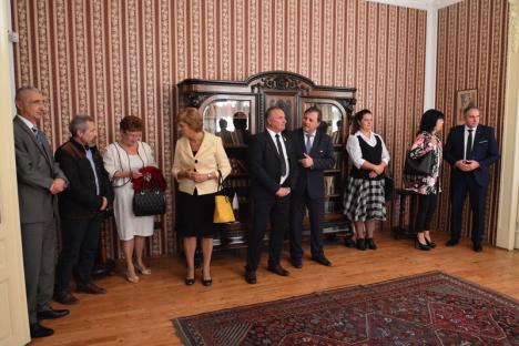 Ziua Oradiei a început cu o şedinţă festivă a Consiliului Local în Casa memorială Aurel Lazăr, unde în urmă cu 100 de ani s-a semnat Declarația de Independență