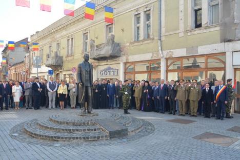 Ziua Oradiei a început cu o şedinţă festivă a Consiliului Local în Casa memorială Aurel Lazăr, unde în urmă cu 100 de ani s-a semnat Declarația de Independență