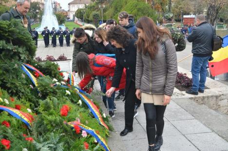 Ziua Armatei Române, sărbătorită la Oradea cu o defilare şi o expoziţie de armament şi tehnică militară (FOTO/VIDEO)