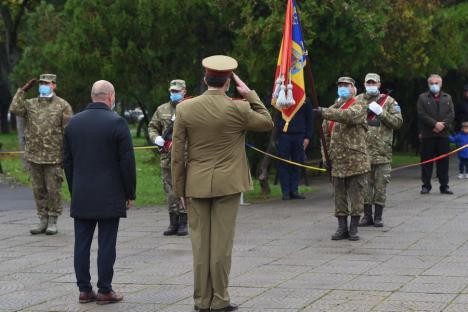 Ziua Armatei Române a fost sărbătorită şi la Oradea. PSD-iştii au comandat o coroană, dar n-au mers să o depună... (FOTO / VIDEO)