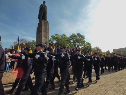 Trăiască oastea românească! Orădenii au sărbătorit Ziua Armatei (FOTO)