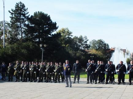 Trăiască oastea românească! Orădenii au sărbătorit Ziua Armatei (FOTO)