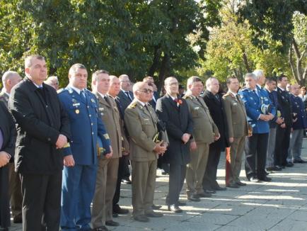 Trăiască oastea românească! Orădenii au sărbătorit Ziua Armatei (FOTO)