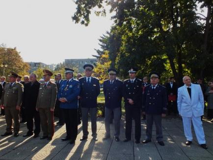 Trăiască oastea românească! Orădenii au sărbătorit Ziua Armatei (FOTO)