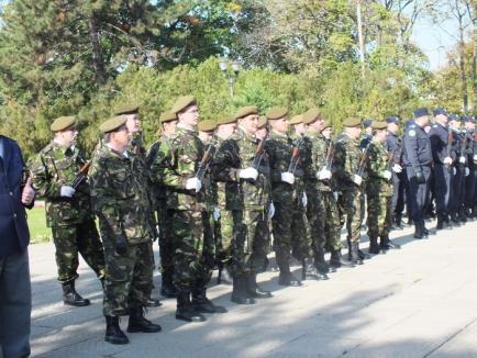 Trăiască oastea românească! Orădenii au sărbătorit Ziua Armatei (FOTO)