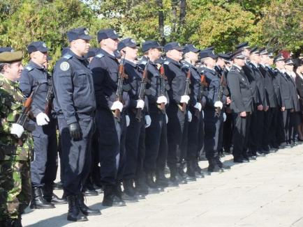 Trăiască oastea românească! Orădenii au sărbătorit Ziua Armatei (FOTO)