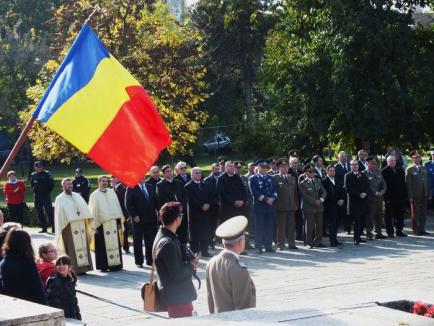 Trăiască oastea românească! Orădenii au sărbătorit Ziua Armatei (FOTO)