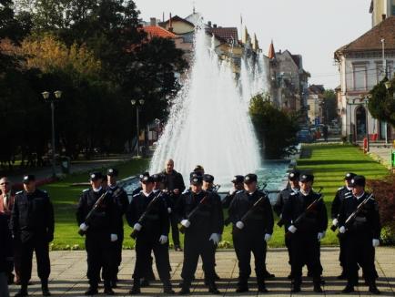 Trăiască oastea românească! Orădenii au sărbătorit Ziua Armatei (FOTO)