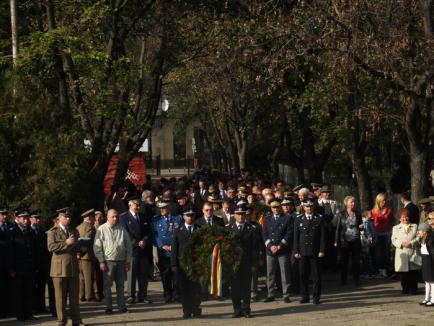 Trăiască oastea românească! Orădenii au sărbătorit Ziua Armatei (FOTO)