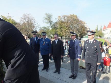 Trăiască oastea românească! Orădenii au sărbătorit Ziua Armatei (FOTO)