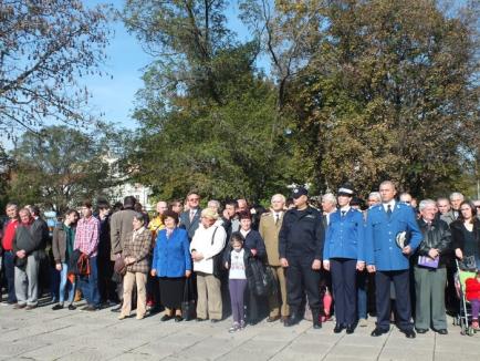 Trăiască oastea românească! Orădenii au sărbătorit Ziua Armatei (FOTO)