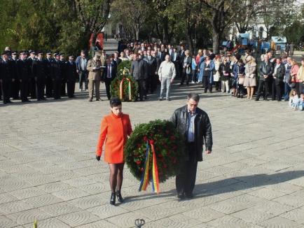 Trăiască oastea românească! Orădenii au sărbătorit Ziua Armatei (FOTO)