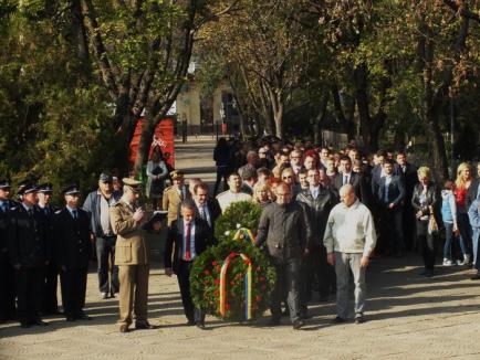 Trăiască oastea românească! Orădenii au sărbătorit Ziua Armatei (FOTO)