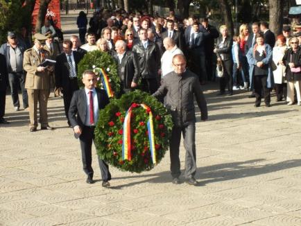 Trăiască oastea românească! Orădenii au sărbătorit Ziua Armatei (FOTO)