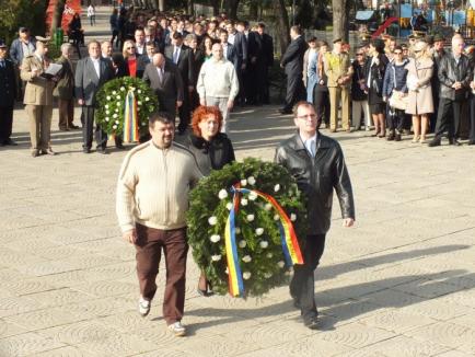 Trăiască oastea românească! Orădenii au sărbătorit Ziua Armatei (FOTO)