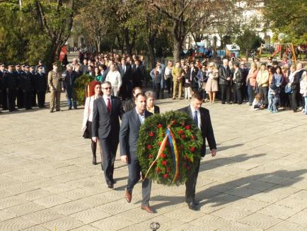 Trăiască oastea românească! Orădenii au sărbătorit Ziua Armatei (FOTO)