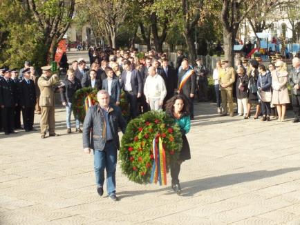 Trăiască oastea românească! Orădenii au sărbătorit Ziua Armatei (FOTO)