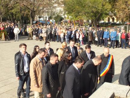 Trăiască oastea românească! Orădenii au sărbătorit Ziua Armatei (FOTO)