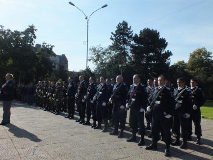 Trăiască oastea românească! Orădenii au sărbătorit Ziua Armatei (FOTO)