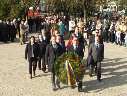 Trăiască oastea românească! Orădenii au sărbătorit Ziua Armatei (FOTO)