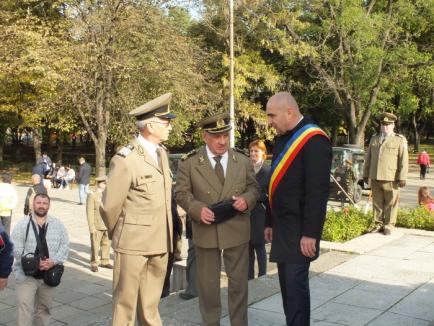 Trăiască oastea românească! Orădenii au sărbătorit Ziua Armatei (FOTO)