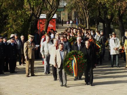 Trăiască oastea românească! Orădenii au sărbătorit Ziua Armatei (FOTO)