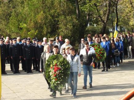 Trăiască oastea românească! Orădenii au sărbătorit Ziua Armatei (FOTO)