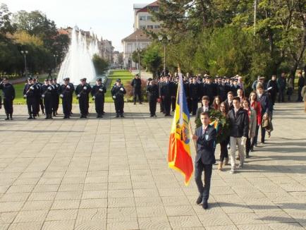 Trăiască oastea românească! Orădenii au sărbătorit Ziua Armatei (FOTO)