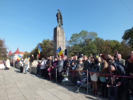 Trăiască oastea românească! Orădenii au sărbătorit Ziua Armatei (FOTO)