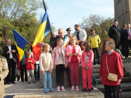 Trăiască oastea românească! Orădenii au sărbătorit Ziua Armatei (FOTO)