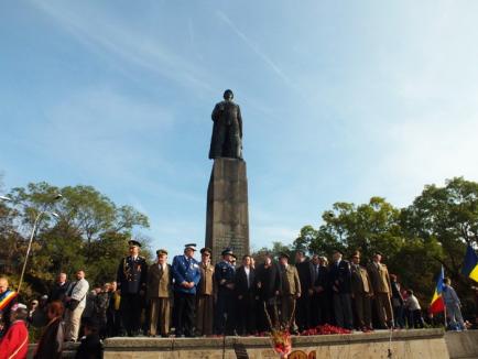 Trăiască oastea românească! Orădenii au sărbătorit Ziua Armatei (FOTO)