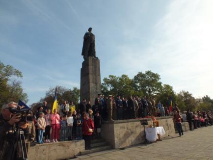 Trăiască oastea românească! Orădenii au sărbătorit Ziua Armatei (FOTO)