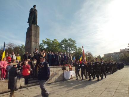 Trăiască oastea românească! Orădenii au sărbătorit Ziua Armatei (FOTO)