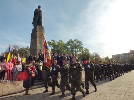 Trăiască oastea românească! Orădenii au sărbătorit Ziua Armatei (FOTO)