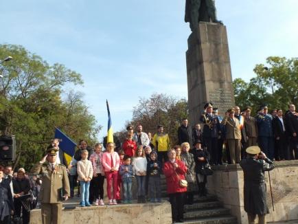 Trăiască oastea românească! Orădenii au sărbătorit Ziua Armatei (FOTO)