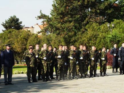 Trăiască oastea românească! Orădenii au sărbătorit Ziua Armatei (FOTO)