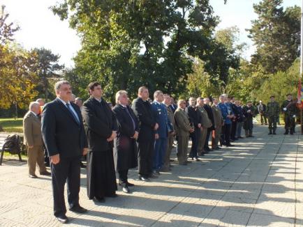 Trăiască oastea românească! Orădenii au sărbătorit Ziua Armatei (FOTO)